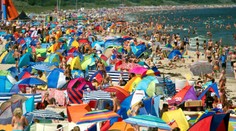 Prehýbajú sa pod ťarchou svojej popularity. Tieto európske dovolenkové destinácie sú najviac preplnené