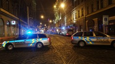 V Prahe dobodali nožom staršieho muža a ženu. Podozrivého polícia zadržala