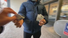 Pozor na ruličkárov Prahe. Na ich nekalé praktiky sme sa pozreli s českým lovcom podvodníkov