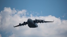 Tajná dodávka kľúčovej zbrane pre Ukrajinu: Pozornosť vzbudzuje záhadný let amerického vojenského lietadla do Poľska