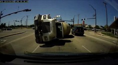 Hrozivá nehoda: Toto videl vodič tesne pred zrážkou