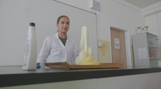 Má len bakalára, no už učí na základnej škole. Takto chcú riešiť nedostatok učiteľov