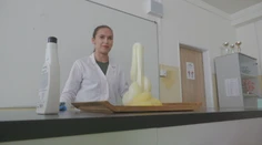 Má len bakalára, no už učí na základnej škole. Takto chcú riešiť nedostatok učiteľov
