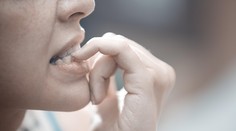 Prečo si ľudia hryzú nechty? Vedci prišli s prekvapivým dôvodom