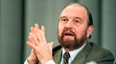 Zomrel legendárny dvojitý agent George Blake, ktorý zradil Západ a donášal ruskej KGB
