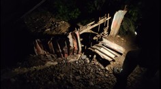 VIDEO: Hľadali dobrodružstvo, skončili na polícii. Mužov, ktorí uviazli v košickej bani Bankov, vyslobodili