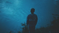 Mestečko spí, kým sa odohráva tragédia. Pozrite si exkluzívnu ukážku seriálu Vina