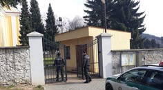 Napriek zákazu bola v kostole v Trenčianskej Teplej súkromná omša, bolo na nej 20 ľudí