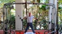 V bielom tričku a v teplákoch. Putin verejnosti ukázal, že žije zdravo