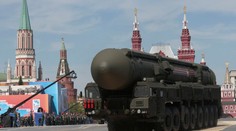 V Moskve sa konala veľkolepá vojenská prehliadka. Putin sa obul do USA