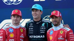 Mercedes opäť ovládol kvalifikáciu zásluhou Russella. Verstappen sa ocitol mimo trate