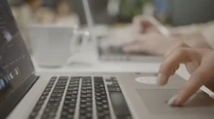 Slováci už nechcú byť otrokmi práce. Žiadajú flexibilný pracovný čas, prácu z domu a viac voľna