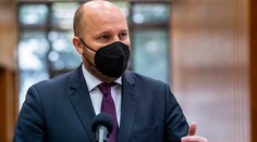 Minister Naď je nespokojný so zaočkovanosťou vojakov. Posiela im jasný odkaz