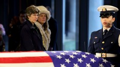 Telo amerického exprezidenta Cartera verejne vystavili vo Washingtone