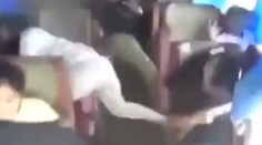 VIDEO: Šokujúce zábery ukazujú sekundy hrôzy po náraze auta do autobusu