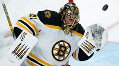 VIDEO-NHL: Boston s Jaroslavom Halákom v bránke prehral, Zdeno Chára sa zranil