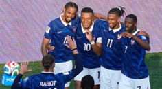 Francúzsko nedopustilo prekvapenie a postúpilo. Rekordér Mbappe s dvomi gólmi, skóre mohlo byť aj vyššie