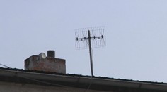 Tragická nehoda v Sobranciach: Muža zabil elektrický prúd, keď si chcel nastaviť anténu