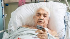 Česká herecká legenda bojuje v nemocnici o život. S Krampolom sa už chodia lúčiť blízki