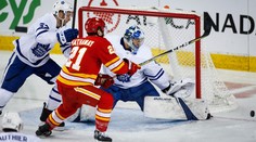 Marinčin prispel asistenciou k výhre Toronta v Calgary, Ennis zaznamenal prvý hetrik