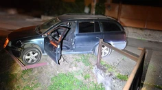 FOTO: Nafúkal závratnú hodnotu, za volantom nemal čo robiť.  Jeho jazda sa skončila nárazom do zvodidiel