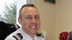 Francúzsky policajt, ktorý sa vymenil za rukojemníkov, zomrel