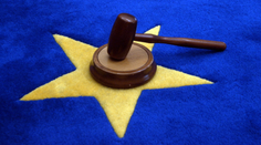 Slovensko musí žene, ktorá vypadla počas výsluchu z okna, zaplatiť odškodné vo výške 30-tisíc eur