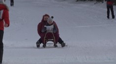 Veľkí i malí si užili takmer tri kilometre rýchlej jazdy na sánkach