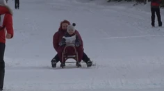 Veľkí i malí si užili takmer tri kilometre rýchlej jazdy na sánkach
