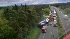 VIDEO: Pozrite si zábery na tragickú haváriu autobusu pri Malackách z paluby vrtuľníka