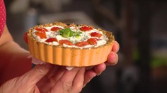 RECEPT NA DNES: Slaný paradajkový raw-pie