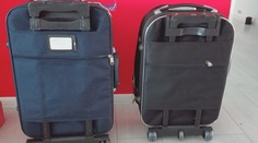 Zničenú kvalitnú batožinu im nahradili kuframi ako z trhoviska