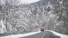 Meteorológovia varujú, Slovensko v utorok potrápi sneh aj silný vietor
