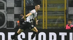 VIDEO: Azda životný zápas Roba Boženíka. Dvoma gólmi a trefou v 103. minúte dostal na kolená slávny klub