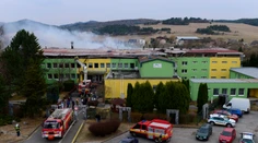 Ich útočiskom sa stala materská škôlka. Sťahovanie seniorov z vyhoreného domova dôchodcov sprevádzali slzy smútku aj radosti