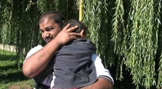 Rodičia nedávali pozor a chlapec odsekol 1, 5-ročnému bratovi prst