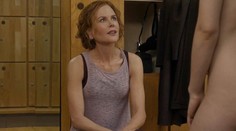 Pred Nicole Kidman sa postavila holá žena. Ona sa len prizerala