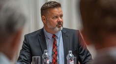 Tréner, funkcionár a neúspešný kandidát na poslanca. Dedeček si podával ruky aj s vplyvnými politikmi