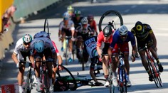 VIDEO: Víťazom štvrtej etapy Démare, Sagana potrestali za zrážku s Cavendishom