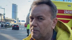 Šofér, ktorý sa zrazil s vládnou limuzínou, tvrdí, že nebol na vine. Svedkyňa upozorňuje na dôležitú skutočnosť