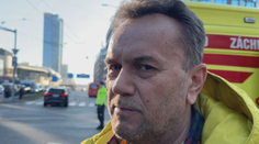 Šofér, ktorý sa zrazil s vládnou limuzínou, tvrdí, že nebol na vine. Svedkyňa upozorňuje na dôležitú skutočnosť