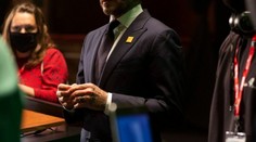 David Beckham poriadne zostarol: Šedé vlasy a vrásky po čele!