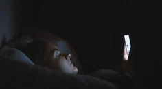 Súd uznal spojitosť medzi nádorom mozgu a mobilom. Slovenskí vedci sú opatrnejší