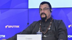 Steven Seagal navštívil Donbas: Svojím filmom chce zmeniť pohľad sveta na vojnu na Ukrajine