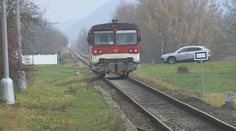 Znovu zrušené spojenia: Trať medzi západom a stredom Slovenska opäť utíchne, obyvatelia spisujú petíciu