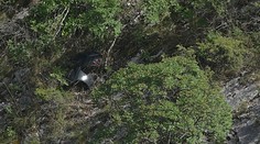 Chorvátski záchranári sa dostali k vraku vrtuľníka a našli tretiu obeť. Príčina tragédie je stále nejasná