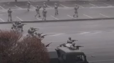 Guľometmi na neozbrojených. Polícia zastrelila 26 ľudí a tritisíc zadržala, hrozí im doživotie