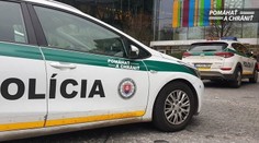 Falošné nahlásenie bomby vo viacerých nákupných centrách mal mať na svedomí 23-ročný mladík