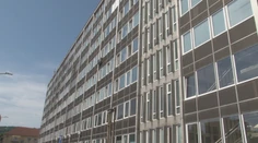 Extrémne teploty v kanceláriách. Železobetónová budova sa zmenila na skleník