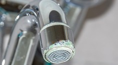 Stop vodnému kameňu: Dovoľte toalete zažiariť